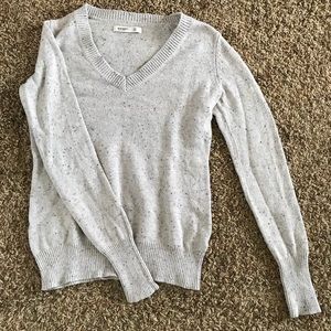 Old Navy Long Sleeve V-Neck Cream Sweater.